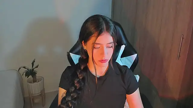 Snapshot of iriswest_ chatting on 12, 2, 2025 iriswest online show from 12, 2, 2025