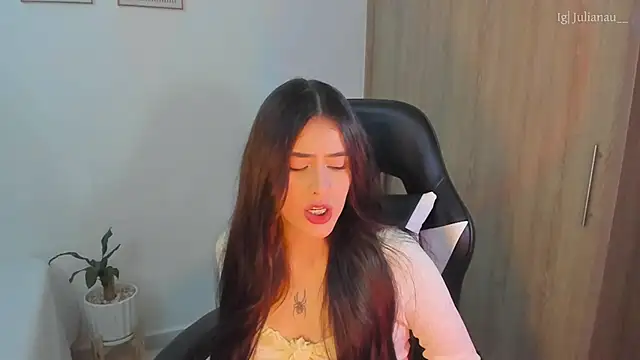 Snapshot of iriswest_ chatting on 20, 2, 2025 iriswest online show from 20, 2, 2025