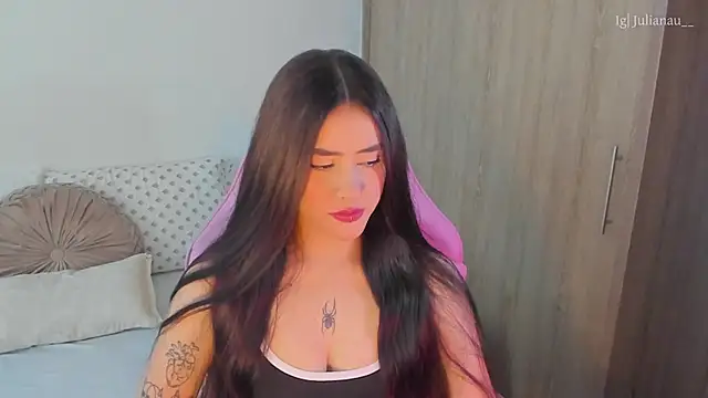 Snapshot of iriswest_ chatting on 5, 3, 2025 iriswest online show from 5, 3, 2025