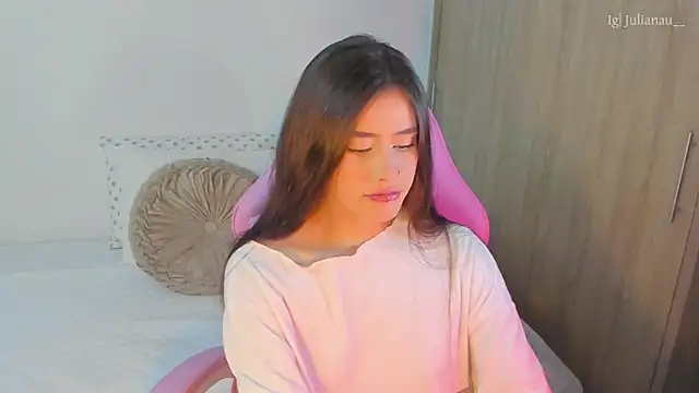 Snapshot of iriswest_ chatting on 7, 3, 2025 iriswest online show from 7, 3, 2025