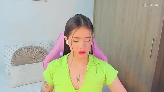 Snapshot of iriswest_ chatting on 7, 3, 2025 iriswest online show from 7, 3, 2025