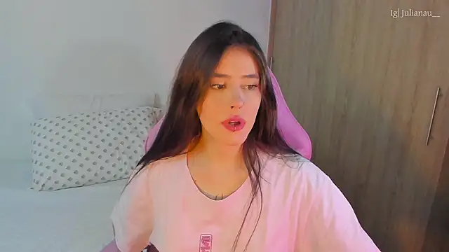 Snapshot of iriswest_ chatting on 11, 3, 2025 iriswest online show from 11, 3, 2025