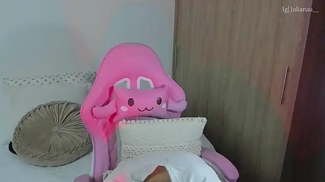 Snapshot of iriswest_ chatting on 13, 3, 2025 iriswest online show from 13, 3, 2025