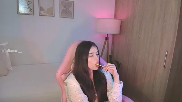 Snapshot of iriswest_ chatting on 20, 9, 2025 iriswest online show from 20, 9, 2025