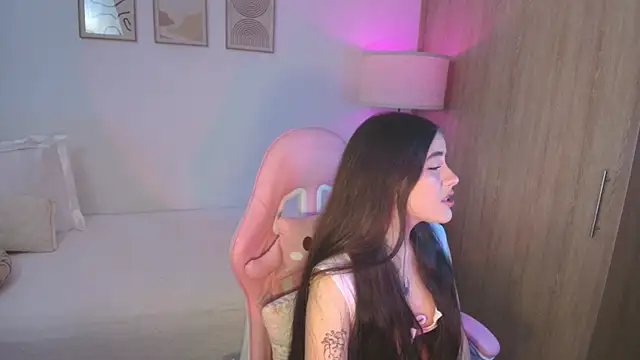 Snapshot of iriswest_ chatting on 27, 9, 2025 iriswest online show from 27, 9, 2025