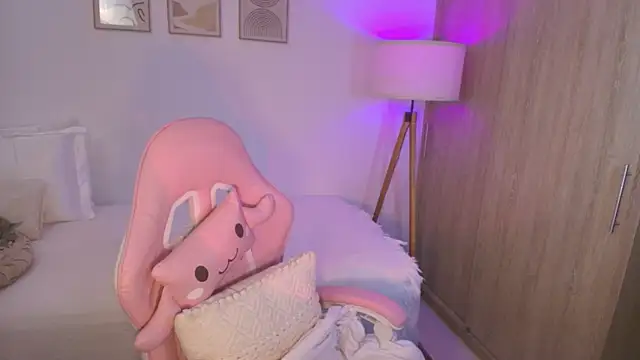 Snapshot of iriswest_ chatting on 10, 10, 2025 iriswest online show from 10, 10, 2025