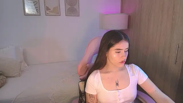 Snapshot of iriswest_ chatting on 15, 10, 2025 iriswest online show from 15, 10, 2025