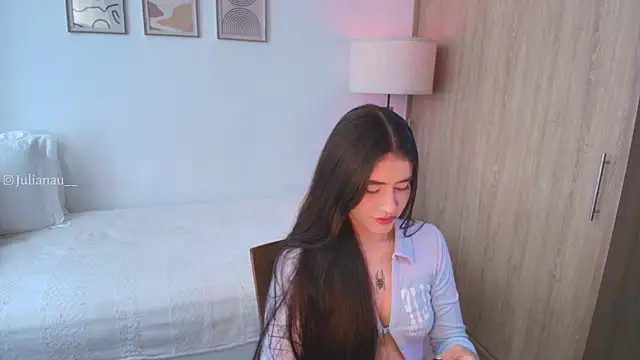 Snapshot of iriswest_ chatting on 19, 10, 2025 iriswest online show from 19, 10, 2025