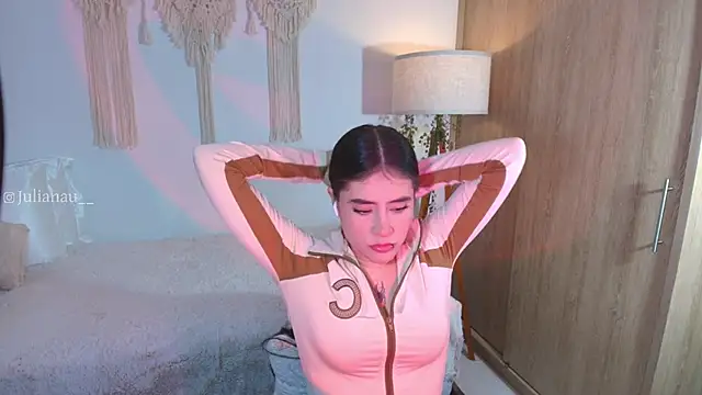 Snapshot of iriswest_ chatting on 14, 11, 2025 iriswest online show from 14, 11, 2025