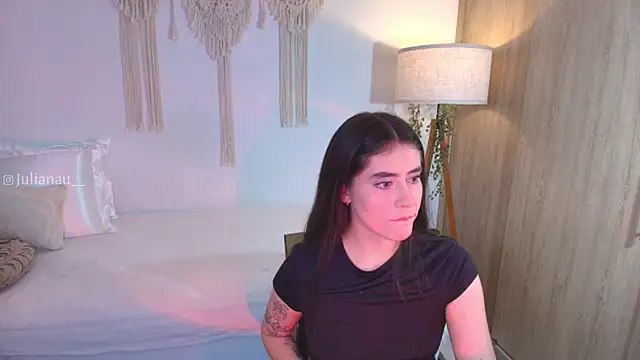 Snapshot of iriswest_ chatting on 19, 11, 2025 iriswest online show from 19, 11, 2025