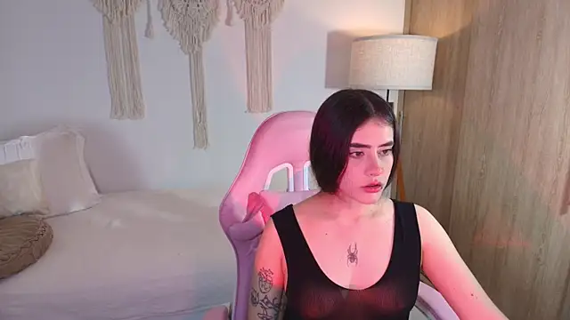 Snapshot of iriswest_ chatting on 4, 12, 2025 iriswest online show from 4, 12, 2025