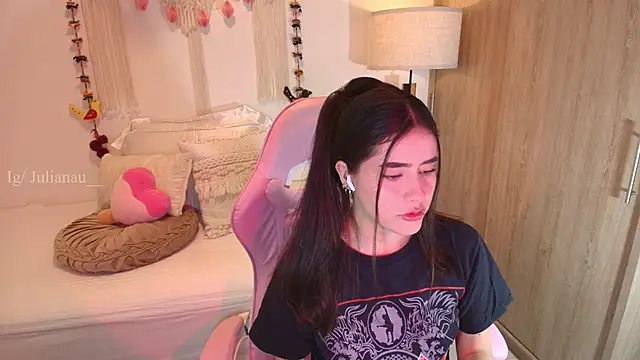 Snapshot of iriswest_ chatting on 1, 2, 2026 iriswest online show from 1, 2, 2026