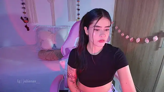 Snapshot of iriswest_ chatting on 2, 4, 2026 iriswest online show from 2, 4, 2026