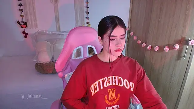 Snapshot of iriswest_ chatting on 5, 4, 2026 iriswest online show from 5, 4, 2026