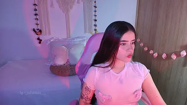 Snapshot of iriswest_ chatting on 6, 4, 2026 iriswest online show from 6, 4, 2026