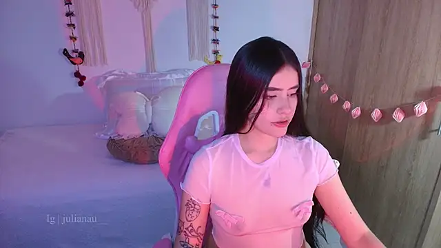 Snapshot of iriswest_ chatting on 6, 4, 2026 iriswest online show from 6, 4, 2026