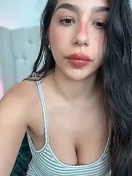 LoveLillyy online show from 4, 3, 2025