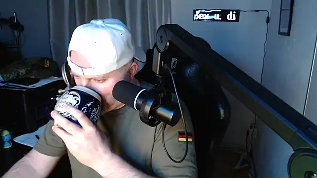 Snapshot of DerPornoPete chatting on 15, 12, 2024 DerPornoPete online show from 15, 12, 2024