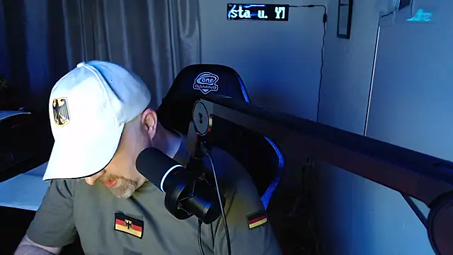 Snapshot of DerPornoPete chatting on 21, 12, 2024 DerPornoPete online show from 21, 12, 2024