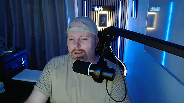 Snapshot of DerPornoPete chatting on 30, 10, 2025 DerPornoPete online show from 30, 10, 2025