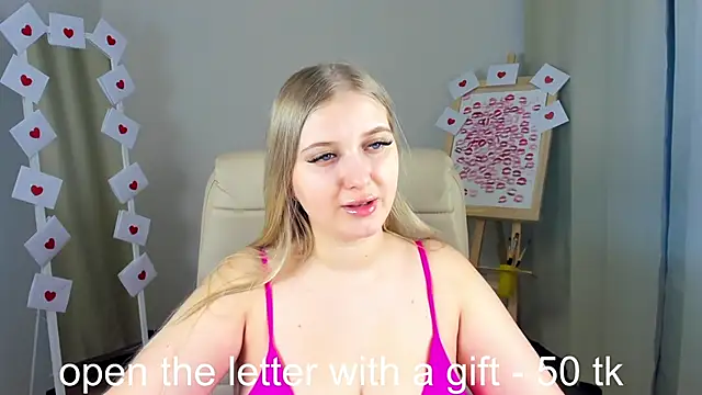 Snapshot of Adr1ana_ chatting on 8, 2, 2025 Adr1ana online show from 8, 2, 2025