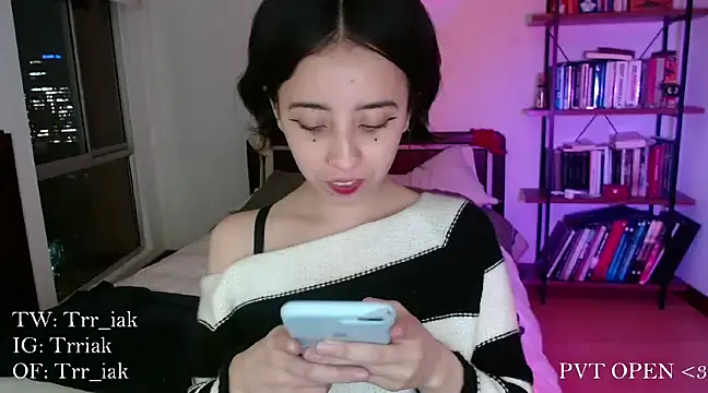 babyluna 8 8 online show from 28, 1, 2025