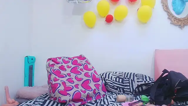 Snapshot of timkerbell_ chatting on 2, 10, 2025 timkerbell online show from 2, 10, 2025