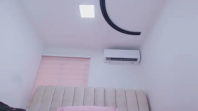 Snapshot of timkerbell_ chatting on 2, 12, 2025 timkerbell online show from 2, 12, 2025