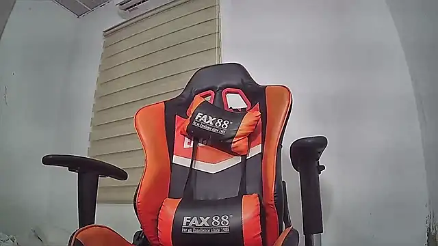 Snapshot of EvaTiffany chatting on 13, 11, 2025 EvaTiffany online show from 13, 11, 2025