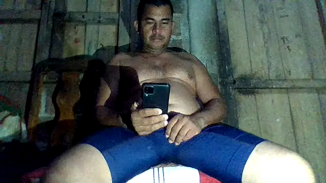 Snapshot of axomen chatting on 10, 10, 2025 axomen online show from 10, 10, 2025