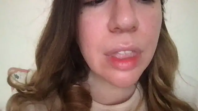 Snapshot of HYPHYtype chatting on 11, 2, 2025 HYPHYtype online show from 11, 2, 2025