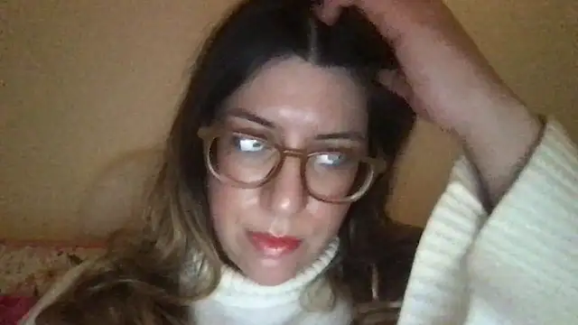 Snapshot of HYPHYtype chatting on 13, 2, 2025 HYPHYtype online show from 13, 2, 2025