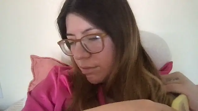 Snapshot of HYPHYtype chatting on 14, 2, 2025 HYPHYtype online show from 14, 2, 2025