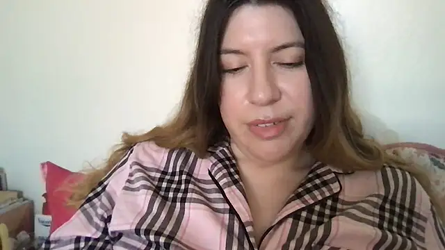 Snapshot of HYPHYtype chatting on 21, 2, 2025 HYPHYtype online show from 21, 2, 2025