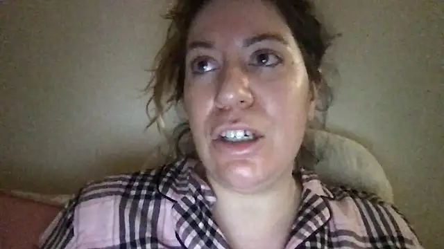 Snapshot of HYPHYtype chatting on 11, 3, 2025 HYPHYtype online show from 11, 3, 2025