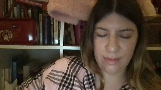 Snapshot of HYPHYtype chatting on 12, 3, 2025 HYPHYtype online show from 12, 3, 2025