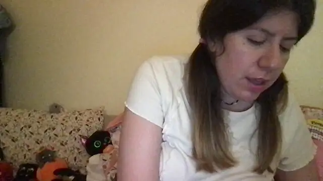 Snapshot of HYPHYtype chatting on 12, 9, 2025 HYPHYtype online show from 12, 9, 2025