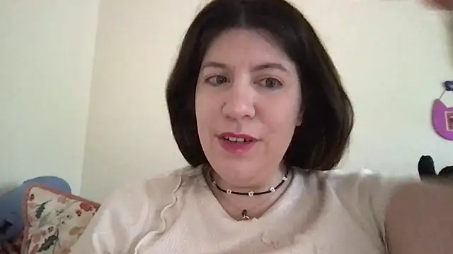 Snapshot of HYPHYtype chatting on 12, 9, 2025 HYPHYtype online show from 12, 9, 2025