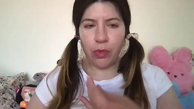 Snapshot of HYPHYtype chatting on 23, 9, 2025 HYPHYtype online show from 23, 9, 2025