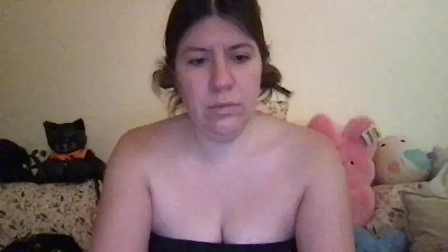 Snapshot of HYPHYtype chatting on 31, 10, 2025 HYPHYtype online show from 31, 10, 2025