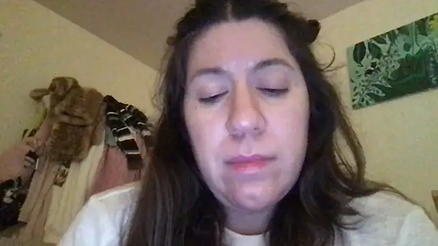 Snapshot of HYPHYtype chatting on 1, 11, 2025 HYPHYtype online show from 1, 11, 2025