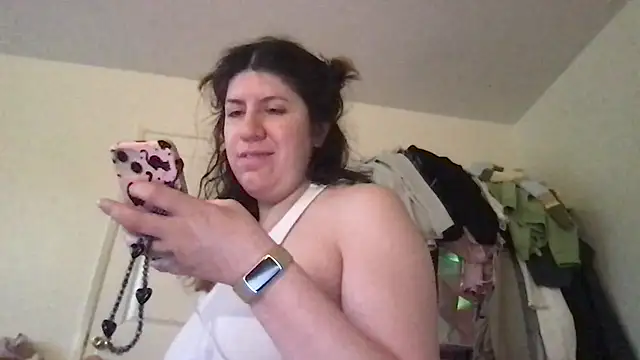 Snapshot of HYPHYtype chatting on 12, 11, 2025 HYPHYtype online show from 12, 11, 2025