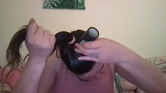 Snapshot of HYPHYtype chatting on 15, 11, 2025 HYPHYtype online show from 15, 11, 2025