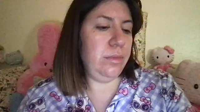 Snapshot of HYPHYtype chatting on 18, 11, 2025 HYPHYtype online show from 18, 11, 2025