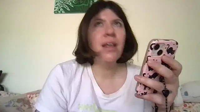 Snapshot of HYPHYtype chatting on 18, 12, 2025 HYPHYtype online show from 18, 12, 2025