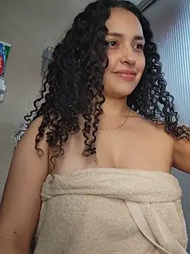Snapshot of Lucy_Marin chatting on 21, 12, 2025 Lucy Marin online show from 21, 12, 2025