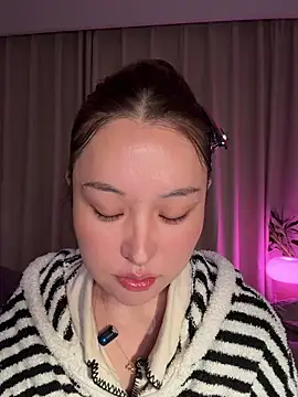 Snapshot of sphynx-_- chatting on 27, 11, 2025 sphynx- - online show from 27, 11, 2025