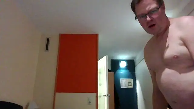 Snapshot of slavedh chatting on 9, 12, 2024 slavedh online show from 9, 12, 2024