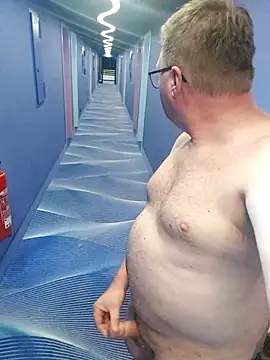 Snapshot of slavedh chatting on 16, 4, 2026 slavedh online show from 16, 4, 2026