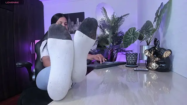 Amaia Bushida online show from 2, 3, 2025